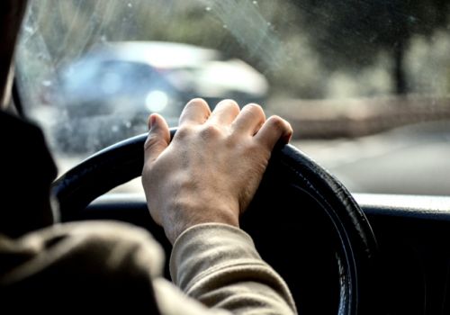 Những bệnh xương khớp thường gặp khi lái xe